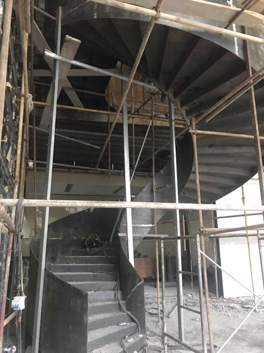 四川鸿鑫钢结构旋转楼梯