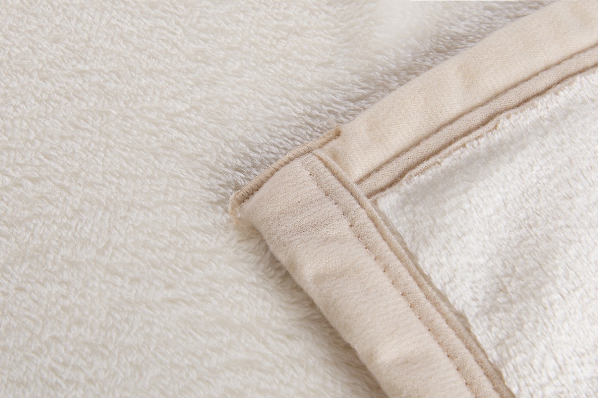 适合居家办公用的法兰绒毛毯来自江苏常熟馨格家纺