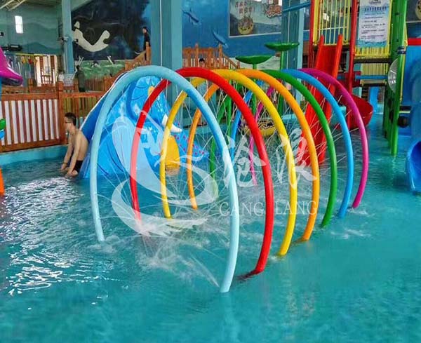 广州专业水上游乐设备厂家-戏水小品-彩虹戏水圈