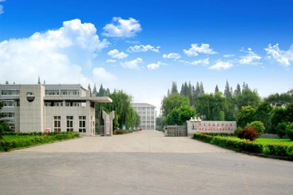 扬州华东石油技师学院校园环境