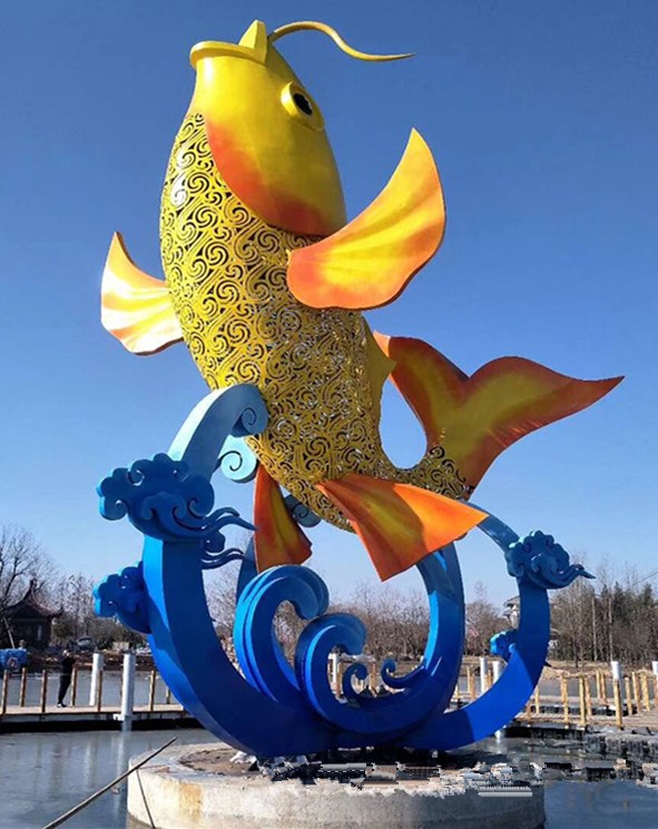 海东不锈钢彩绘鲤鱼雕塑 公园草坪鲤鱼雕塑定制