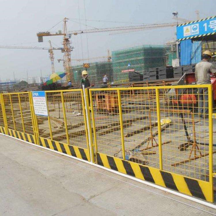 河北省护栏网生产厂家 公路护栏网 市政护栏网 基坑护栏网 球场护栏围网