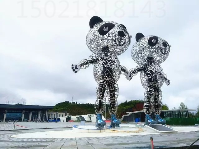 西安火车站广场不锈钢熊猫雕塑 镂空熊猫摆件定制