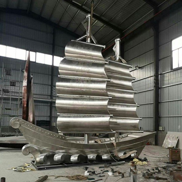 青岛塑景制作不锈钢帆船雕塑 海景场地船模型图