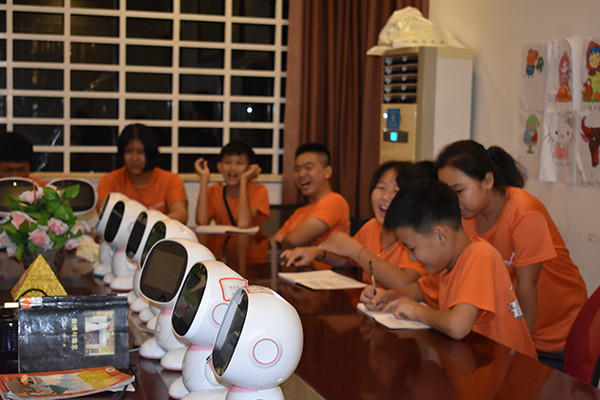 深圳海燕教育科技有限公司打造人工智能机器人场景教学