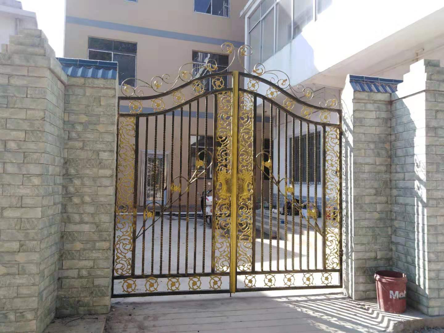 广西桂林铁艺大门，院子大门，单位大门，学校大门