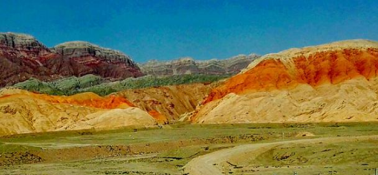 新疆哪里有萤石矿?新疆西克尔地区发现一个中型的萤石