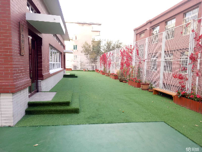 大连各种用于 幼儿园 球场 家庭装饰的人造草坪批发
