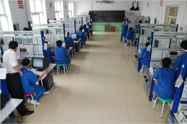 武汉市第二轻工业学校机电技术应用专业