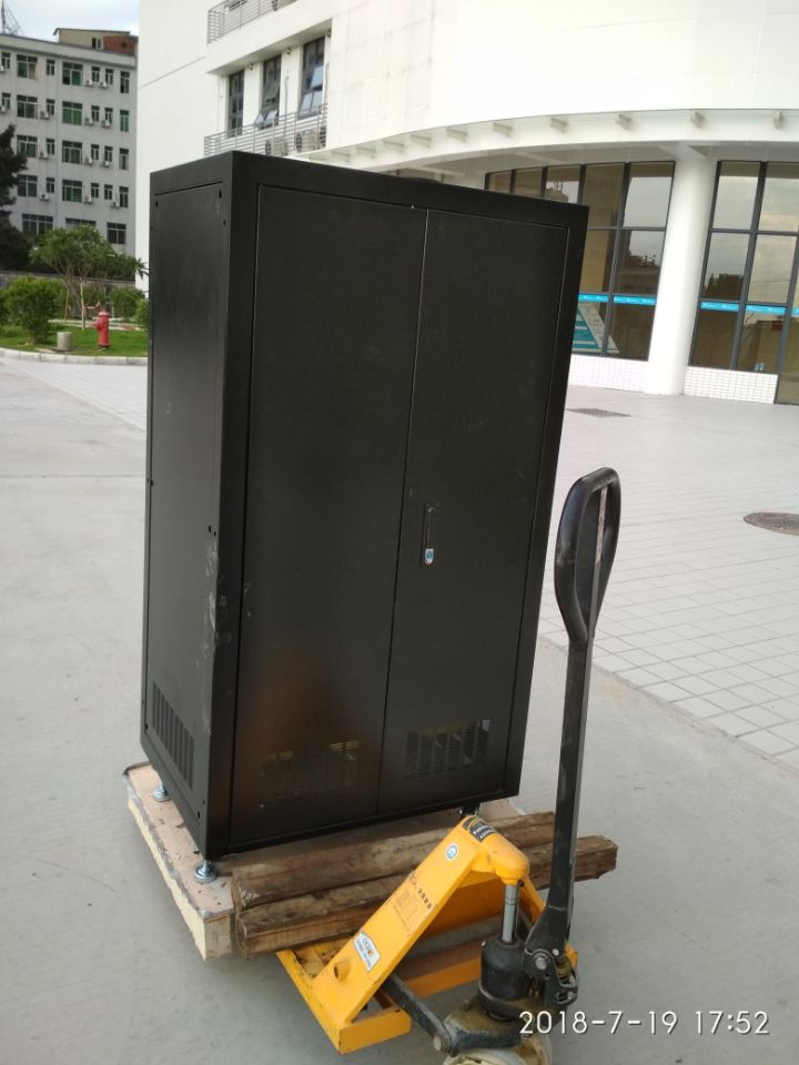 80KVA UPS主机 背面.jpg