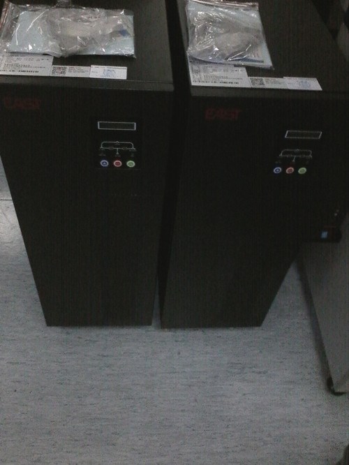 两台易事特工频10KVA 单相UPS电源.jpg