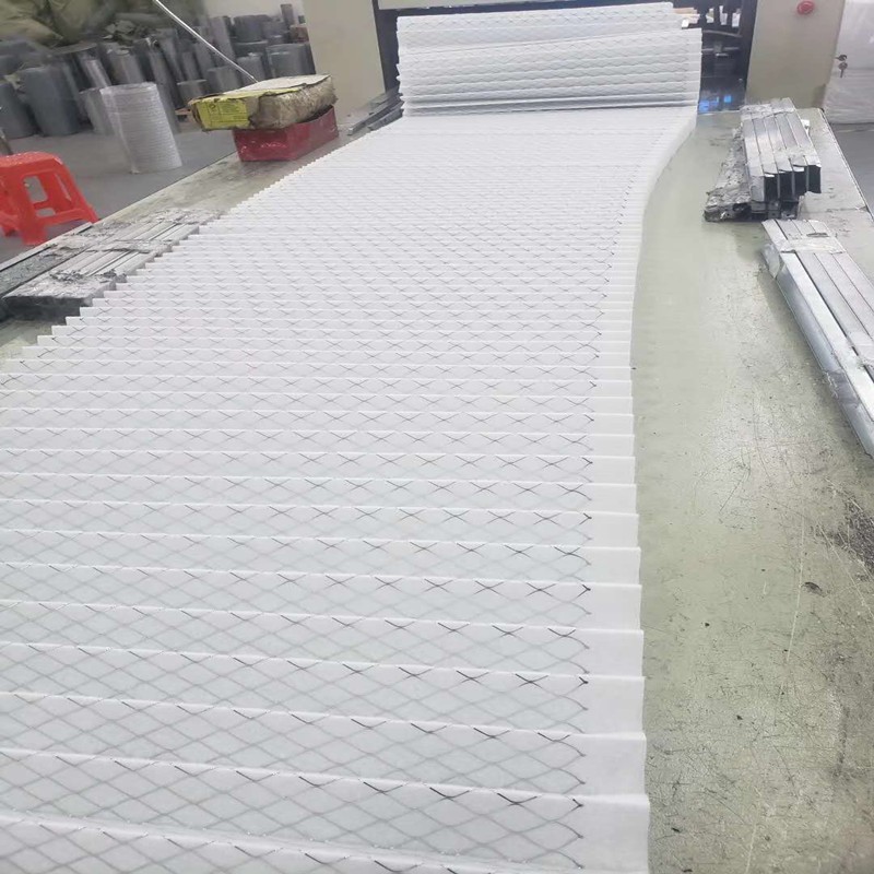 单面覆网白色初中效滤料菱形网复合过滤棉,可打折成W形过滤器使用