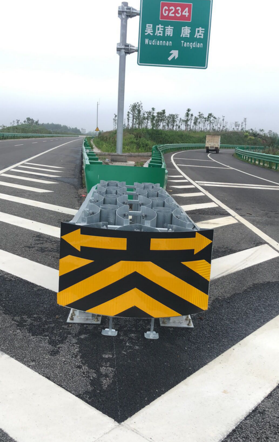 山西高速可导向防撞垫TS级高速匝道口防撞设施销售安装