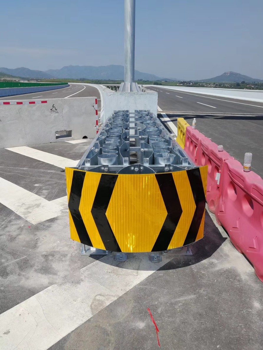 山西高速可导向防撞垫TS级高速匝道口防撞设施销售安装