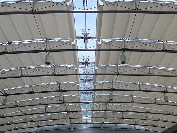 商场中庭采光顶面遮阳电动天棚帘