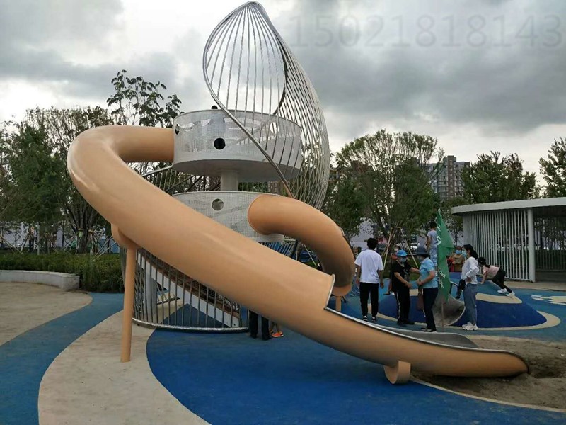 南昌儿童游乐场双层旋转滑梯雕塑不锈钢喷漆摆件