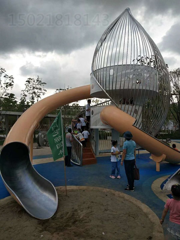 南昌儿童游乐场双层旋转滑梯雕塑不锈钢喷漆摆件