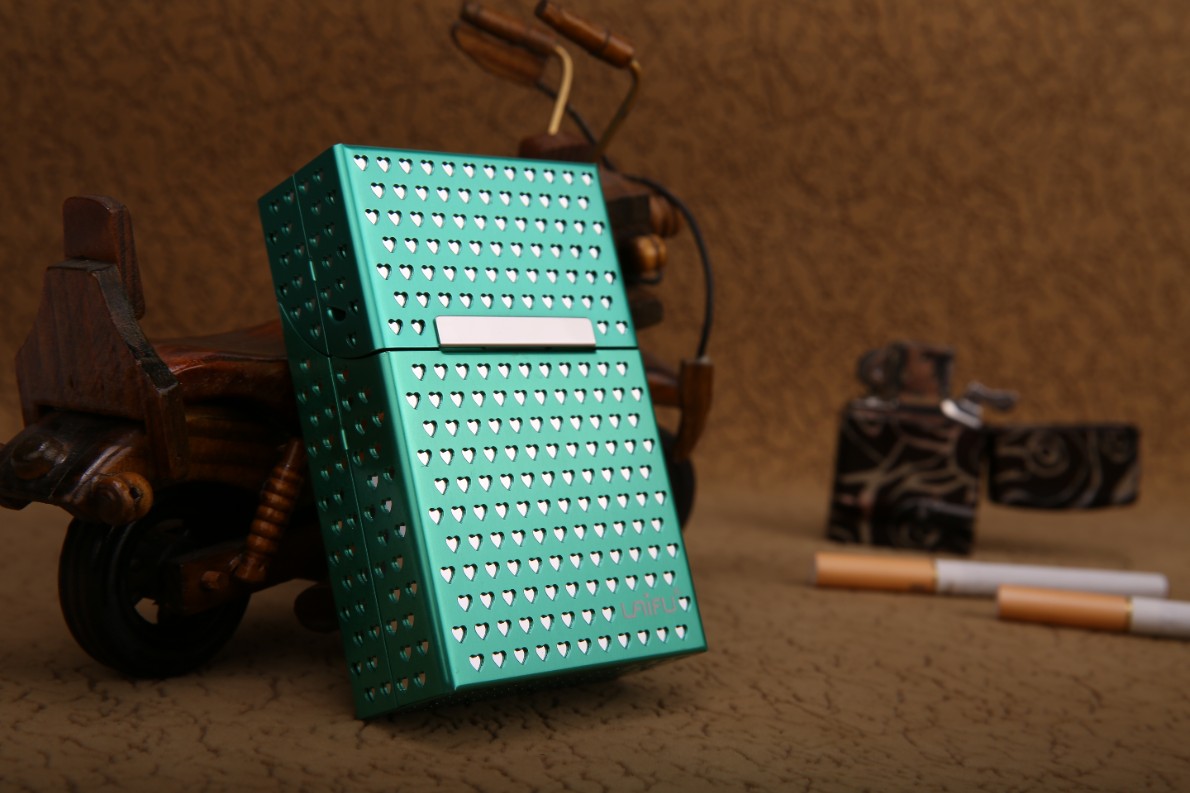 厂家直销现货批发20支装心形镂空时尚个性金属烟盒可订制LOGO