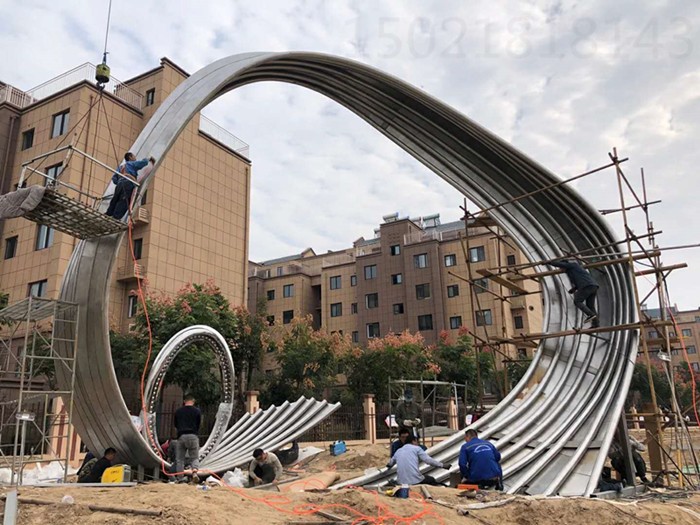 山西大型不锈钢轨道弧形雕塑 抽象艺术摆件