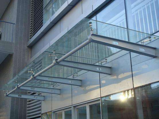 钢结构夹胶玻璃雨棚