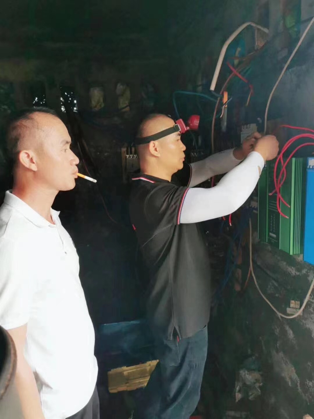 重庆电超人数码智能节电器在东南龙村养殖场某地安装案例