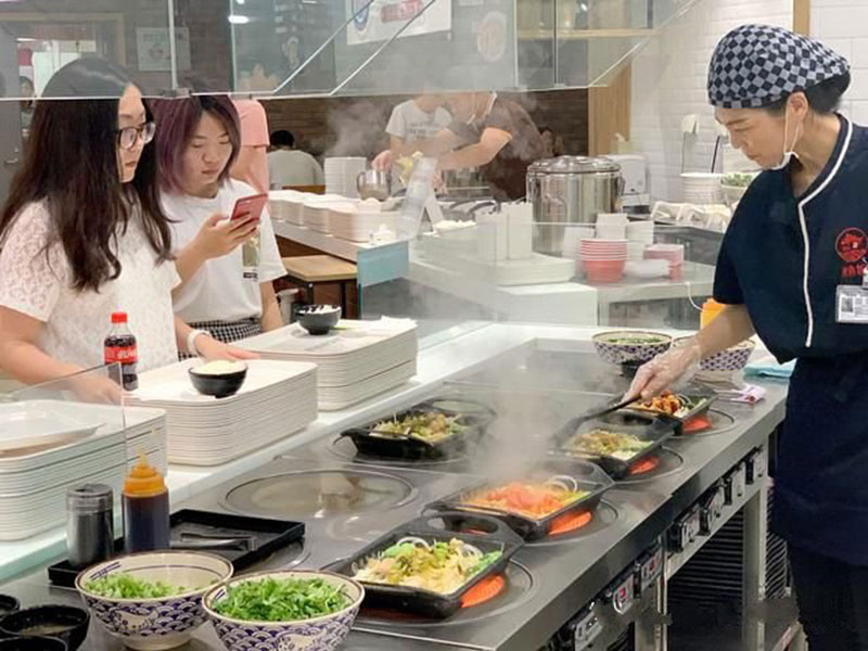 烤鱼饭加盟，30平小店生意一样风生水起！