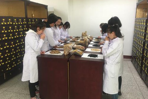 西安生物医药技术学校药学专业介绍