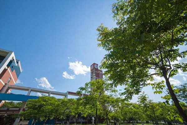 西安霸桥高新技师学院校园环境