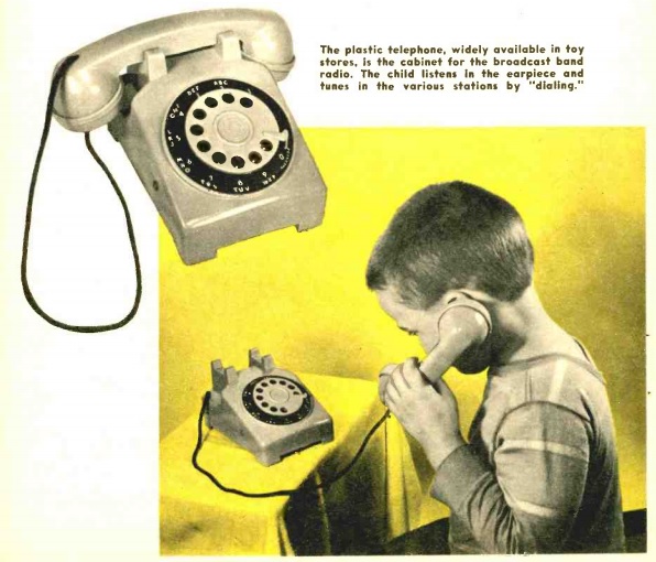 1958年双晶体管电路玩具电话收音机，改变接收机的传统模样